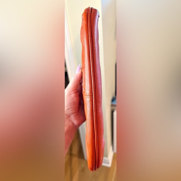 COACH PUMPKIN LEATHER  POUCHETTE - Picture 4 of 15